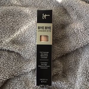 IT cosmetics ByeBye Undereye concealer